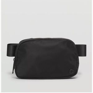 EUC Lululemon Everywhere Belt Bag in Black - used twice